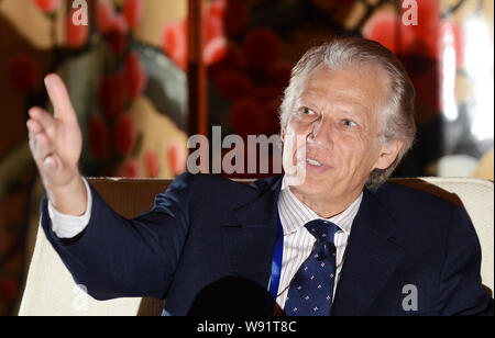 Dominique de Villepin, ex primo ministro di Francia e attuale presidente del CEO Asia-Pacifico Association (APCEO), parla durante il 2° mondo Emer Foto Stock