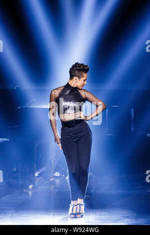Cantante americana Alicia Augello Cook, noto come Alicia Keys pone durante il suo concerto a Macau, Cina, 22 novembre 2013. Foto Stock