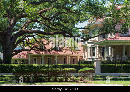 Landmark station wagon facace cortile e carriage house nella zona storica di new orleans Foto Stock