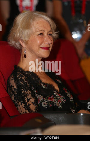 American attrice Helen Mirren sorrisi durante la premiere del suo nuovo film, Parker, alla sedicesima Shanghai International Film Festival (stampanti SIFF) in Shanghai Foto Stock