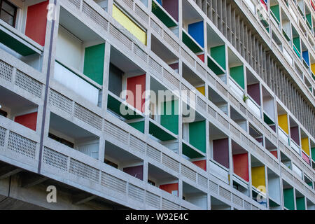Cite Radieuse, noto anche come La Maison du Fada - edificio residenziale a Marsiglia, Francia, progettato dall'architetto Le Corbusier Foto Stock