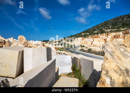 Il marmo pietra di cava a Orosei Sardegna Italia. cava di marmo Foto Stock
