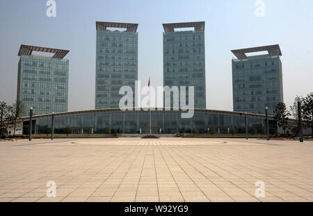 --FILE--Vista del governo edifici per uffici della contea di Changxing nella città di Huzhou, est Chinas nella provincia di Zhejiang, 30 luglio 2007. È stato riportato tha Foto Stock