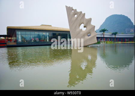 Vista del Club Med Guilin resort in Yangshuo county, della città di Guilin, sud Chinas Guangxi Zhuang Regione autonoma, 20 ottobre 2013. Località francese operat Foto Stock
