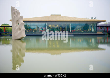 Vista del Club Med Guilin resort in Yangshuo county, della città di Guilin, sud Chinas Guangxi Zhuang Regione autonoma, 20 ottobre 2013. Località francese operat Foto Stock