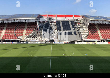 Alkmaar, Paesi Bassi. 12 Ago, 2019. ALKMAAR, 10-08-2019 Stadion AZ Alkmaar, il crollo del tetto, Credito: Pro scatti/Alamy Live News Foto Stock