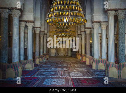 Gli interni della grande moschea di Kairouan o moschea di Uqba, situato nel Patrimonio Mondiale UNESCO città di Kairouan, Tunisia Foto Stock