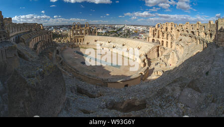 Rovine di anfiteatro di El Jem, un sito patrimonio mondiale dell'UNESCO in Tunisia, Nord Africa Foto Stock
