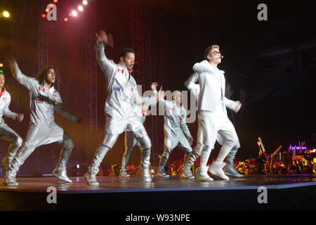 Canadese cantante pop Justin Bieber compie durante il suo concerto a Pechino in Cina, 2 ottobre 2013. Foto Stock