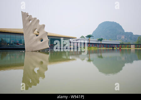 Vista del Club Med Guilin resort in Yangshuo county, della città di Guilin, sud Chinas Guangxi Zhuang Regione autonoma, 20 ottobre 2013. Località francese operat Foto Stock