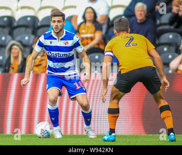 10 agosto 2019 , KCOM Stadium, Hull , Inghilterra; Sky scommessa campionato, Hull City vs leggere ; Lucas Boye (18) di lettura sulla sfera Credito: Craig Milner/News immagini English Football League immagini sono soggette a licenza DataCo Foto Stock