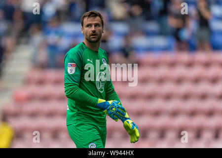 Il 3 agosto 2019, DW Stadium, Wigan, Inghilterra; Sky scommessa campionato, Wigan Athletic vs Cardiff City ; David Marshall (1) di Wigan atletico durante il gioco Credito: Richard Long/News immagini English Football League immagini sono soggette a licenza DataCo Foto Stock