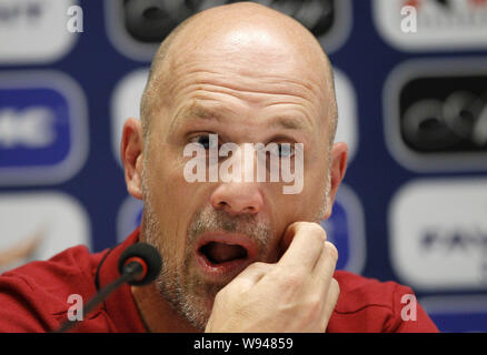 Kiev, Ucraina. 12 Ago, 2019. PHILIPPE CLEMENT allenatore del Club Brugge parla durante una conferenza stampa presso la Olimpiyskiy Stadium, a Kiev, Ucraina, 12 agosto 2019. Club Brugge dovrà affrontare la FC Dynamo Kyiv durante la UEFA Champions League terzo turno di qualificazione della seconda gamba partita di calcio al Olimpiyskiy stadium a Kiev il 13 agosto 2019. Credito: Serg Glovny/ZUMA filo/Alamy Live News Foto Stock