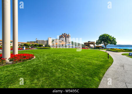 Un bel giorno di estate vista di Coeur d'Alene resort sulle sponde del lago di Coeur d'Alene, in Coeur d'Alene, Idaho Foto Stock