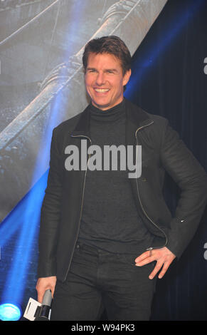 Attore americano Tom Cruise pone durante la premiere del film, Oblivion, a Pechino, in Cina, il 9 maggio 2013. Foto Stock