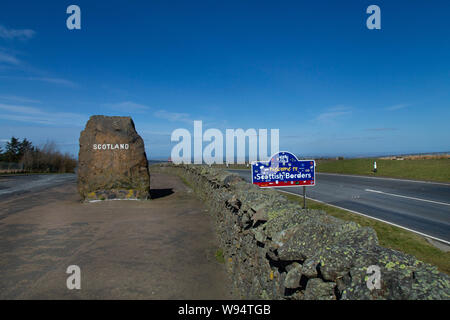Benvenuti in Scozia, frontiera scozzese segno all'Associazione anglo-scozzese border, Scotland, Regno Unito - 2019 Foto Stock