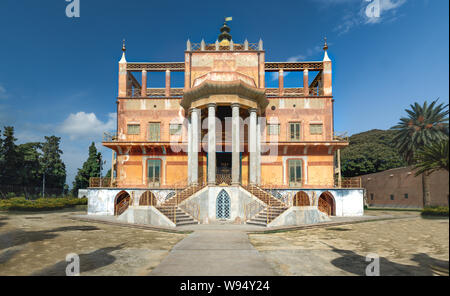 Vista della Palazzina Cinese. Panorama del palazzo Cinese di Palermo che è stato costruito in 1799 commissionato da Ferdinando IV di Borbone. Foto Stock