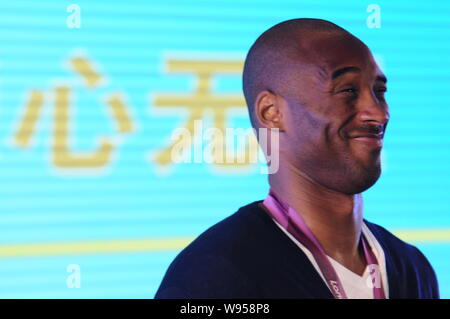 NBA superstar Kobe Byrant assiste un banchetto di beneficenza di Kobe Bryant Fondo di Cina a Shanghai in Cina, 14 agosto 2012. Foto Stock