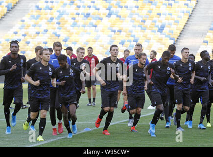 Kiev, Ucraina. 12 Ago, 2019. Club Brugge giocatori in azione durante una sessione di formazione sulla Olimpiyskiy Stadium, a Kiev, Ucraina, 12 agosto 2019. Club Brugge dovrà affrontare la FC Dynamo Kyiv durante la UEFA Champions League terzo turno di qualificazione della seconda gamba partita di calcio al Olimpiyskiy stadium a Kiev il 13 agosto 2019. Credito: Serg Glovny/ZUMA filo/Alamy Live News Foto Stock