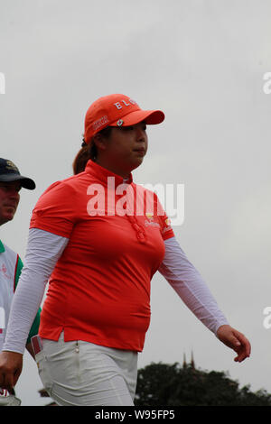 --File--cinese giocatore di golf Feng Shanshan è raffigurato durante il primo mondo Ladies campionato nel centro della città di Haikou, sud Chinas Hainan provincia, 2 Marzo 2 Foto Stock