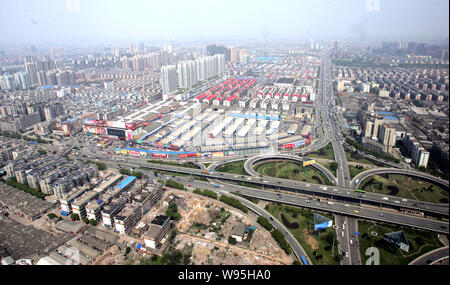 --File--Vista aerea della città di Changsha, porcellane centrale nella provincia del Hunan, 23 aprile 2010. Il governo di Changsha, la capitale del centro di porcellane Hunan Foto Stock