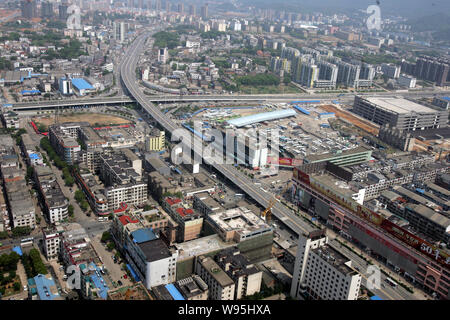 --File--Vista aerea della città di Changsha, porcellane centrale nella provincia del Hunan, 23 aprile 2010. Il governo di Changsha, la capitale del centro di porcellane Hunan Foto Stock