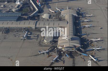 --File--Vista aerea del jet presso il Beijing Capital International Airport di Pechino, Cina, 17 gennaio 2011. Chinas capitale ha uno dei wo Foto Stock