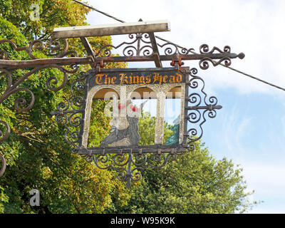 Una vista dell'ex King's Head Inn firmare al di fuori dell'Arancio Ristorante nel villaggio di Thornham, Norfolk, Inghilterra, Regno Unito, Europa. Foto Stock