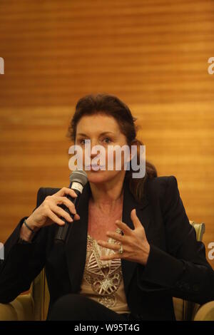Cecilia Attias, ex moglie del presidente francese Nicolas Sarkozy e fondatore della Cecilia Attias Fondazione per le donne, parla a donne leader di Foto Stock