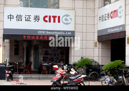 --File--Vista di un ramo di CITIC Securities in Cina a Shanghai, 20 luglio 2011. Porcellane di brokeraggio leader CITIC Securities ha negato la voce che il suo c Foto Stock