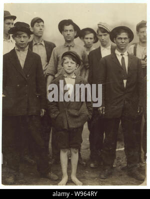 Tutti i lavoratori sono in Roma (Ga.) Mulino di calzetteria. La Evo in questo mulino eseguito da 9 e dieci anni verso l'alto. Abstract: Fotografie dal record della Nazionale di Lavoro Minorile Comitato (USA) Foto Stock