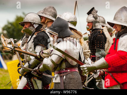 Re-enactors stadio la battaglia di Shrewsbury 1403 sul campo di battaglia di originale nel luglio 2019 Foto Stock