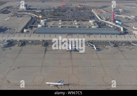 --File--Vista aerea del jet presso il Beijing Capital International Airport di Pechino, Cina, 17 gennaio 2011. Chinas capitale ha uno dei wo Foto Stock