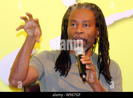 Vocalist americano Bobby McFerrin è raffigurato nel corso di una conferenza stampa a Taipei, Taiwan, 25 febbraio 2012. Foto Stock