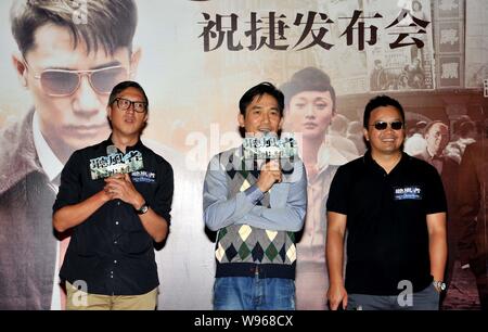 Hong Kong protagonista Tony Leung Chiu Wai, centro amministrazione Alan Mak Siu Fai, destra e Felix Chong Man-Keung frequentare un celebrativa in conferenza stampa per TH Foto Stock