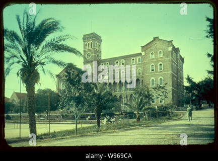 Lungo la costa mediterranea a sud. Beirut, College Hall Foto Stock