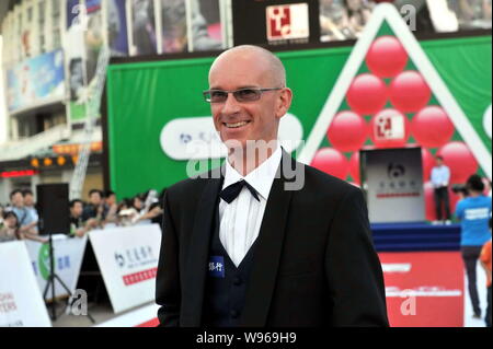 Peter Ebdon di Inghilterra arriva per il tappeto rosso la cerimonia del World Snooker Masters di Shanghai 2012 a Shanghai in Cina, 16 settembre 2012. Il wor Foto Stock