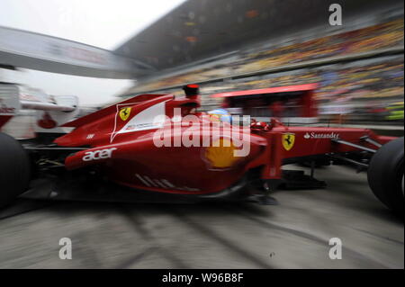 Il brasiliano F1 driver alla Ferrari di Felipe Massa unità durante la prima sessione di prove libere per la Formula quelle Gran Premio di Cina a Shanghai International Foto Stock