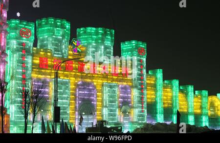 Il paese delle meraviglie di ghiaccio è sul funzionamento di prova a faccia xiv Harbin International Ice Festival di Harbin, nordest Chinas Provincia di Heilongjiang, 23 Dece Foto Stock