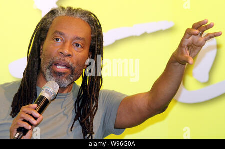 Vocalist americano Bobby McFerrin è raffigurato nel corso di una conferenza stampa a Taipei, Taiwan, 25 febbraio 2012. Foto Stock