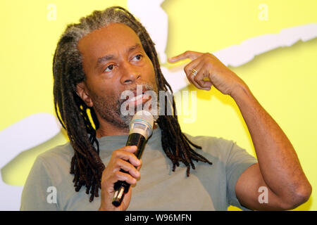 Vocalist americano Bobby McFerrin è raffigurato nel corso di una conferenza stampa a Taipei, Taiwan, 25 febbraio 2012. Foto Stock