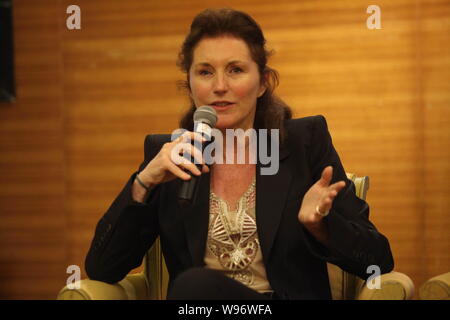 Cecilia Attias, ex moglie del presidente francese Nicolas Sarkozy e fondatore della Cecilia Attias Fondazione per le donne, parla a donne leader di Foto Stock