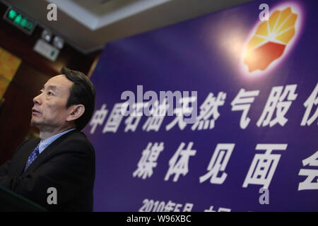 --FILE--Jiang Jiemin, Presidente della CNPC (China National Petroleum Corporation), società madre di PetroChina, parla nel corso di una conferenza stampa a Pechino, Foto Stock