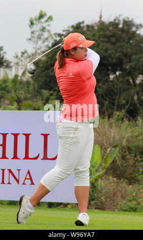 --File--cinese giocatore di golf Feng Shanshan è raffigurato durante il primo mondo Ladies campionato nel centro della città di Haikou, sud Chinas Hainan provincia, 2 Marzo 2 Foto Stock