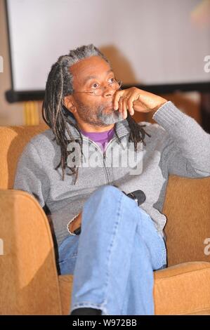 Vocalist americano Bobby McFerrin è raffigurato nel corso di una conferenza stampa in Cina a Shanghai, 29 febbraio 2012. Foto Stock