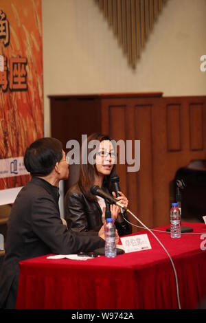 Con sede a Hong Kong cinese malese attrice Michelle Yeoh Choo-Kheng parla durante una lezione di cinema in HKBU (Hong Kong Baptist University) come ella stelle mi Foto Stock