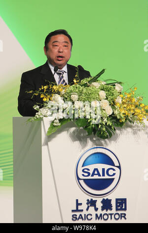 Hu Maoyuan, presidente di SAIC, offre un discorso a una cerimonia di lancio per la Roewe e50 auto elettriche in Cina a Shanghai, 5 novembre 2012. Auto cinese Foto Stock