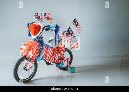 Decorate in bicicletta per la Malaysia giornata nazionale Foto Stock