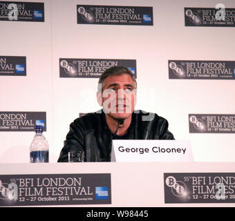 Attore statunitense George Clooney parla nel corso di una conferenza stampa per il film, l'idi di marzo, durante il cinquantacinquesimo BFI London Film Festival a Londra, UK, 19 Octo Foto Stock