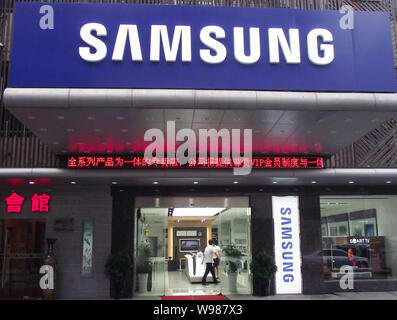 --File--Vista di un Samsung store in Changzhou, est Chinas provincia dello Jiangsu, 12 giugno 2011. Samsung Electronics ha detto martedì (6 dicembre 2011) p Foto Stock